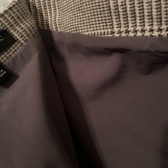 Notch front mini skirt - Picture 8 of 9